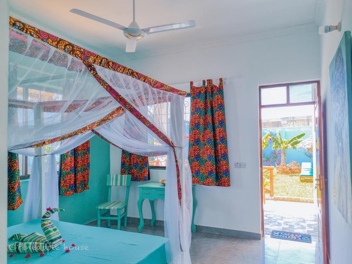Pineapple House Bed and Breakfast Nungwi Buitenkant foto