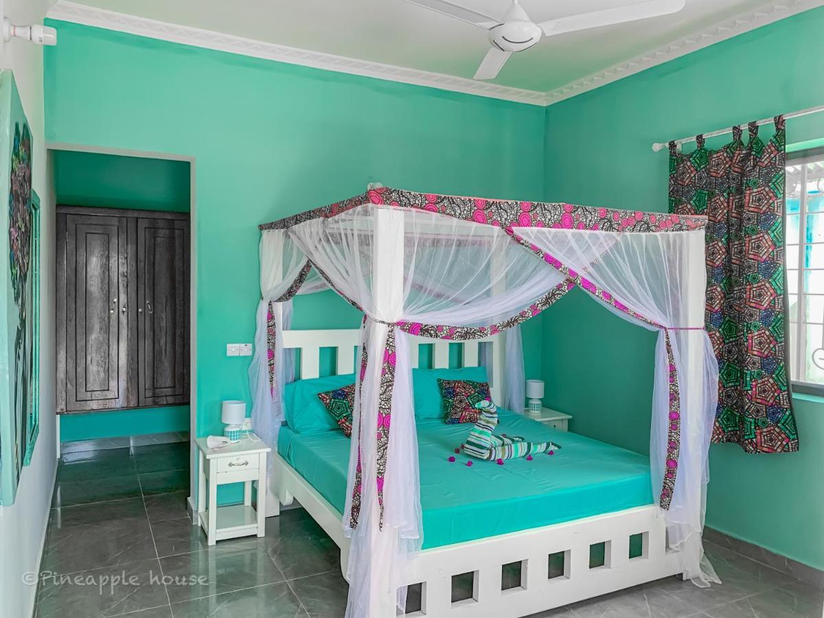Pineapple House Bed and Breakfast Nungwi Buitenkant foto