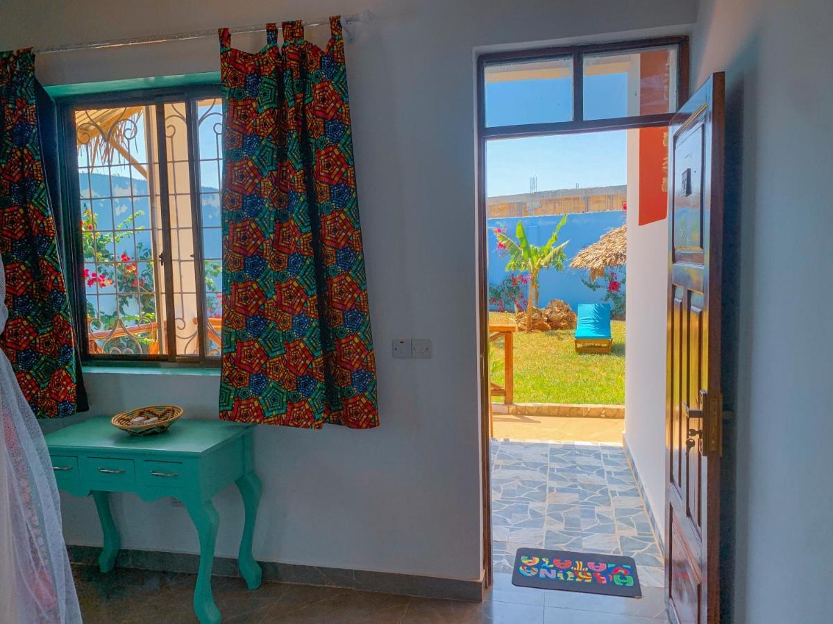 Pineapple House Bed and Breakfast Nungwi Buitenkant foto